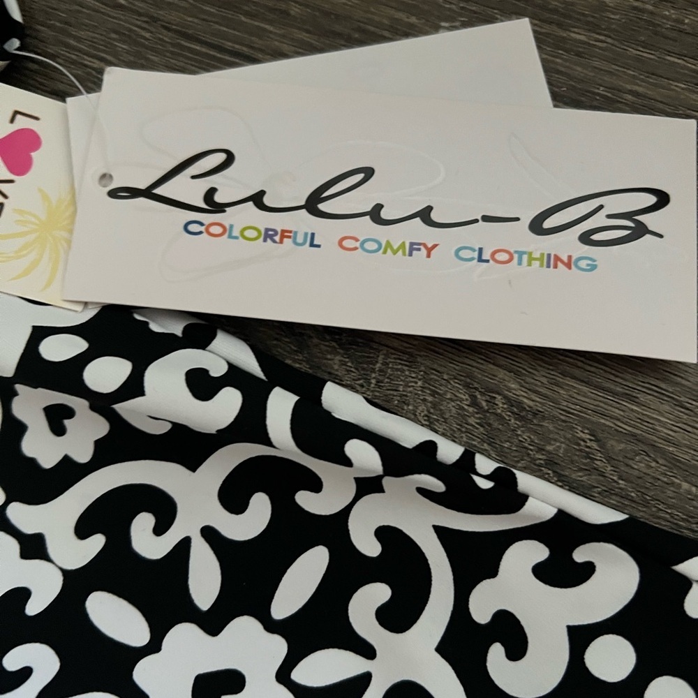 Lulu B Cooling UPF 50+ Short Sleeve Top Black White Print Size Small NWT new - Picture 9 of 10
